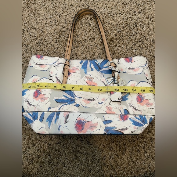 Guess tote - Picture 2 of 9